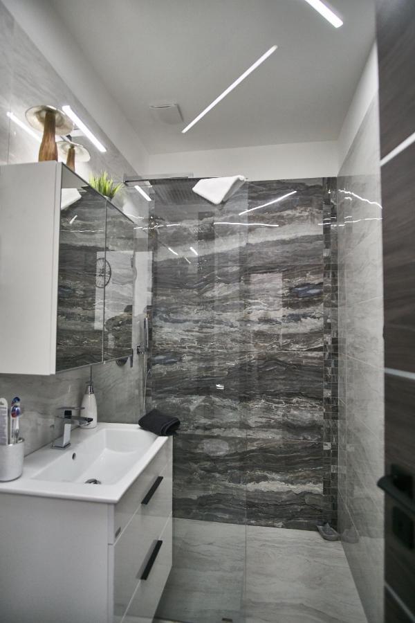 W18 Design Apartments - Budapest Downtown ภายนอก รูปภาพ